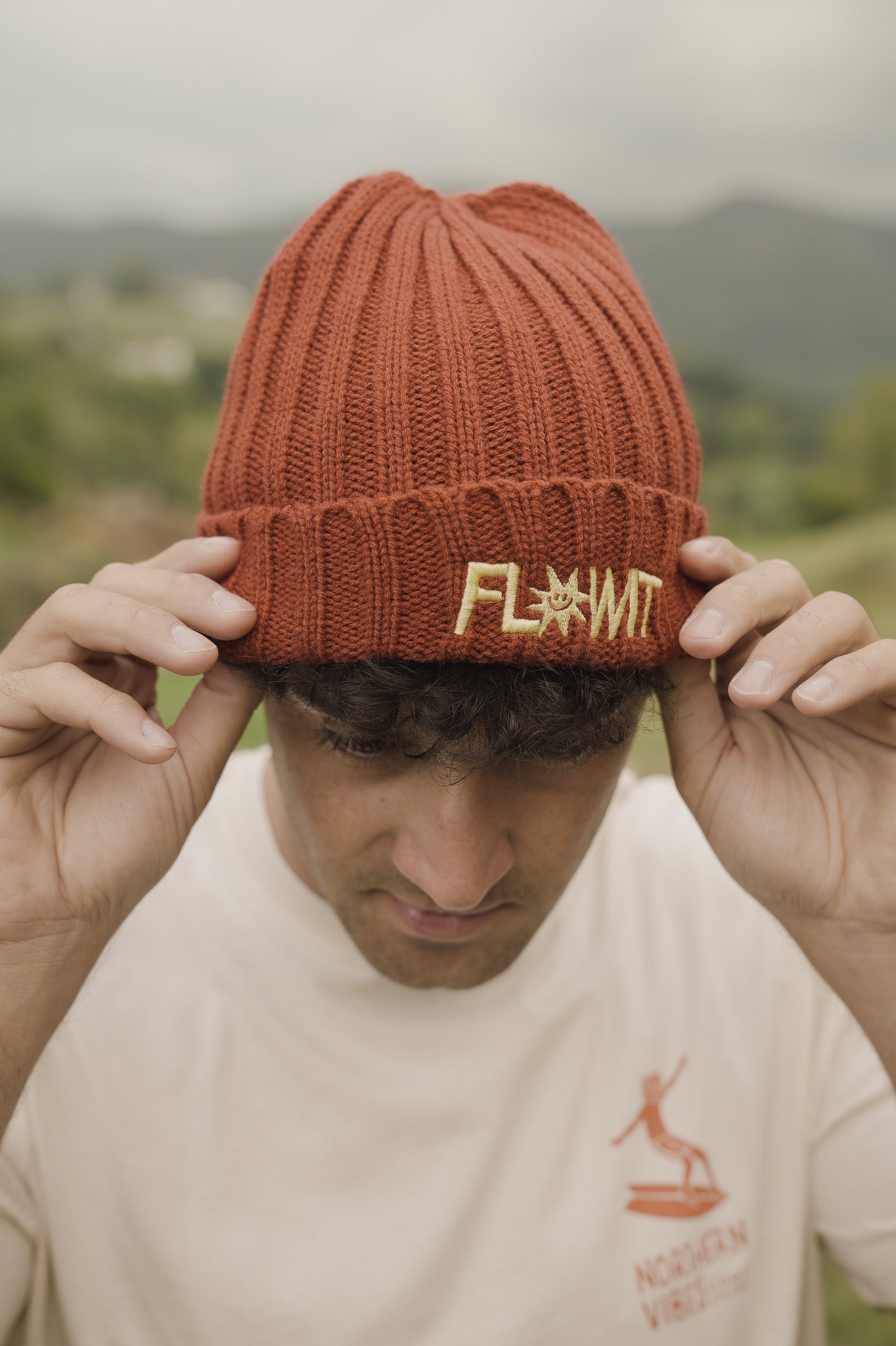 Gorro Flowit Estrella Teja Bordado Unisex