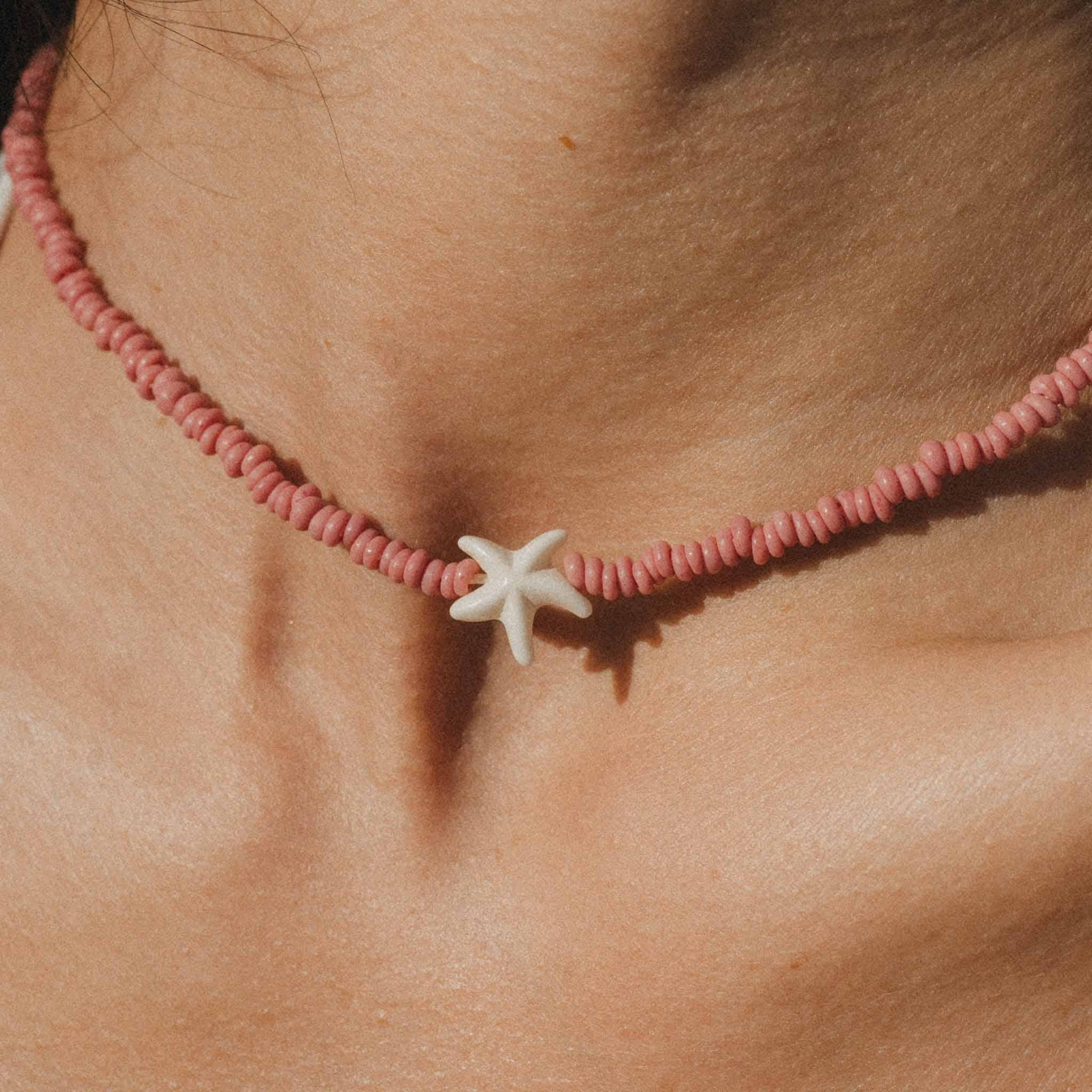 Collar Pineapple Island de estrella de mar Tidepool con cuentas: Red