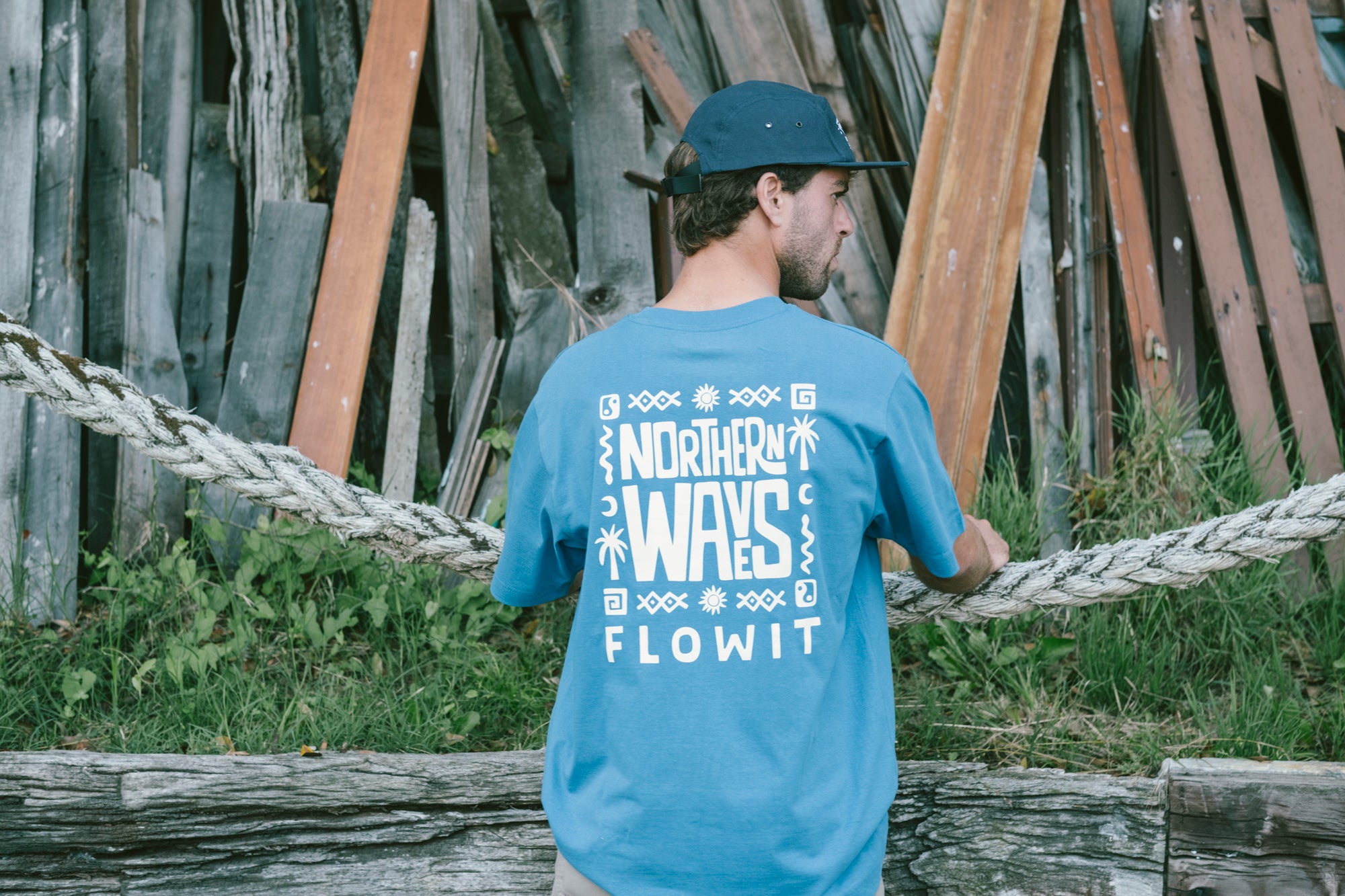 Camiseta Northern Waves Azul Unisex